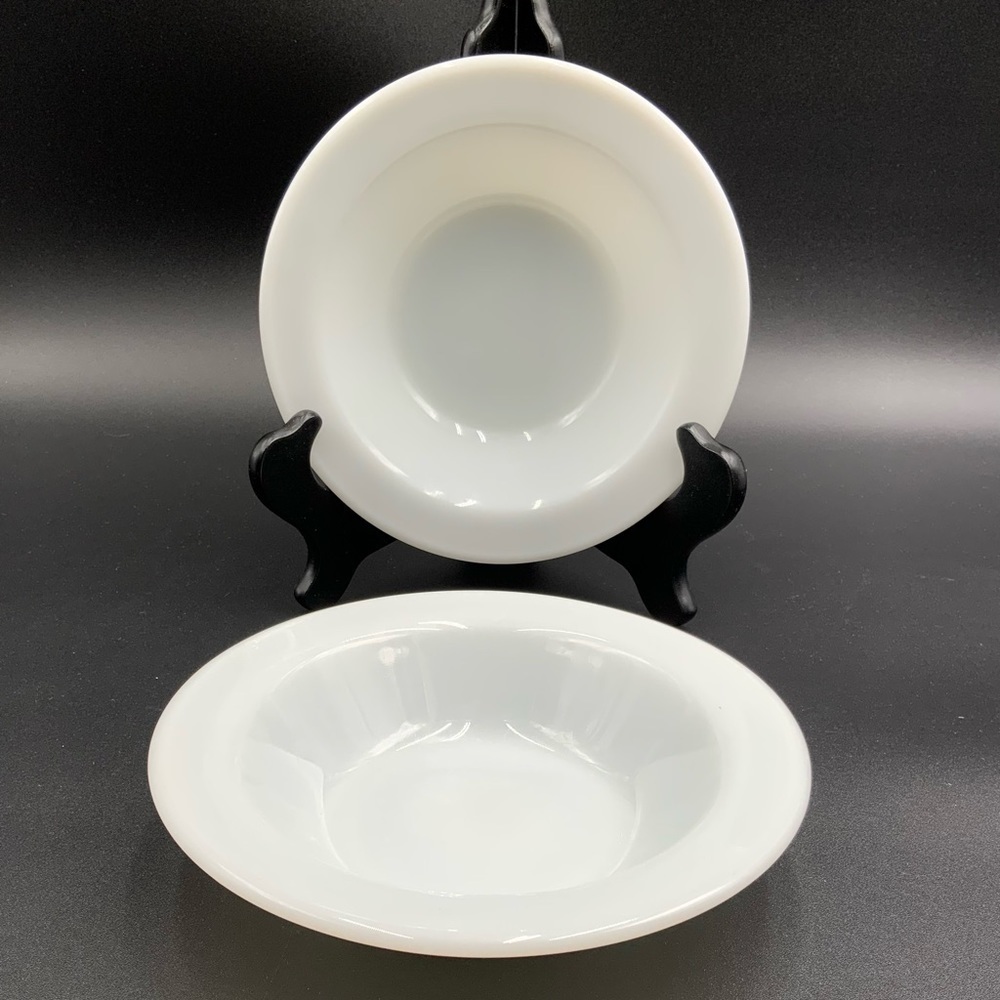 Set Of 2 Vintage Pyrex Tableware by Corning 707-39 Milk Glass Bowls USA